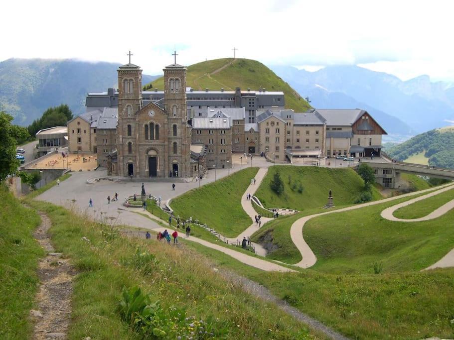 Chambre Ou Gite Dans Une Maison De Montagne - De Suzon A Zelie Entraigues  Exterior photo